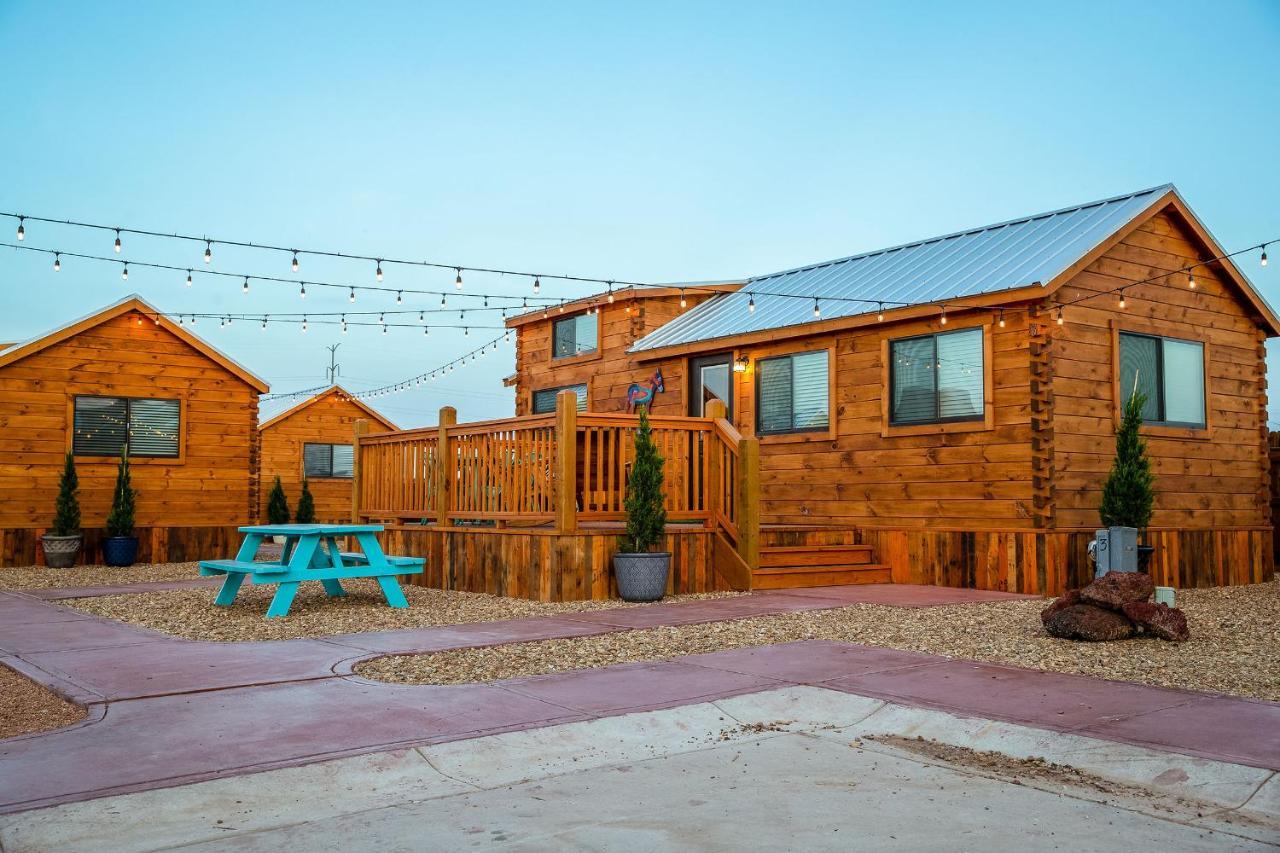 The Big Texan - Cabins And Wagons Amarillo Extérieur photo