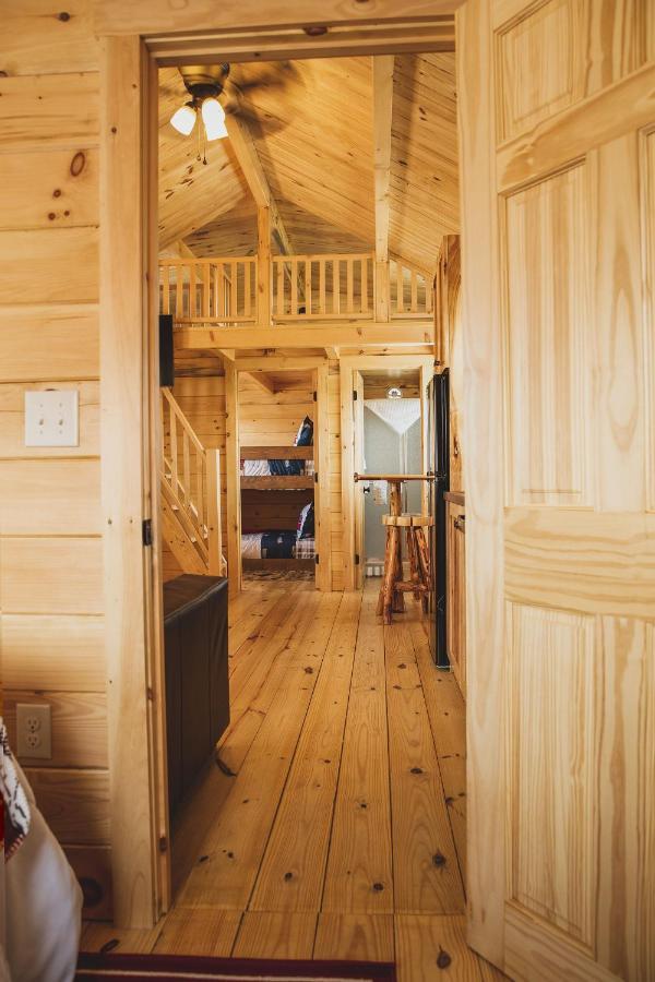 The Big Texan - Cabins And Wagons Amarillo Extérieur photo