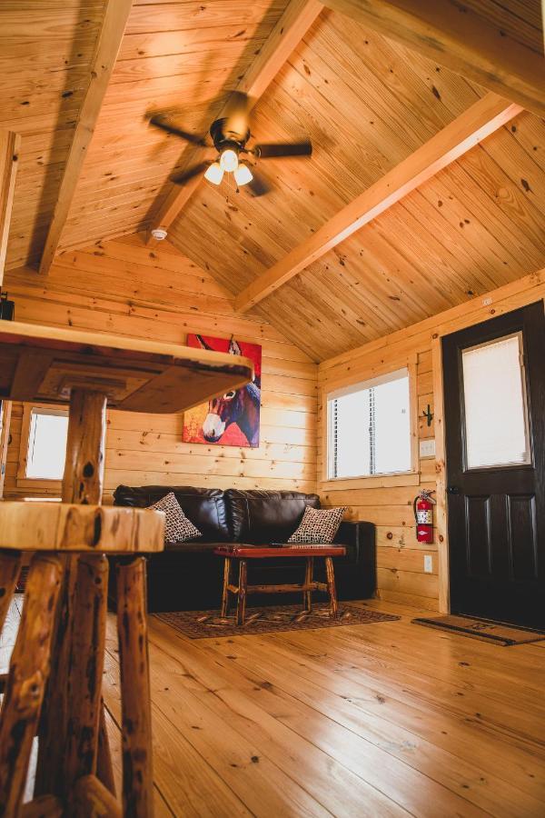 The Big Texan - Cabins And Wagons Amarillo Extérieur photo