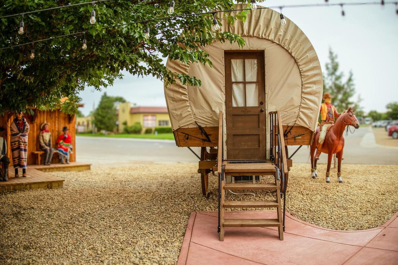 The Big Texan - Cabins And Wagons Amarillo Extérieur photo