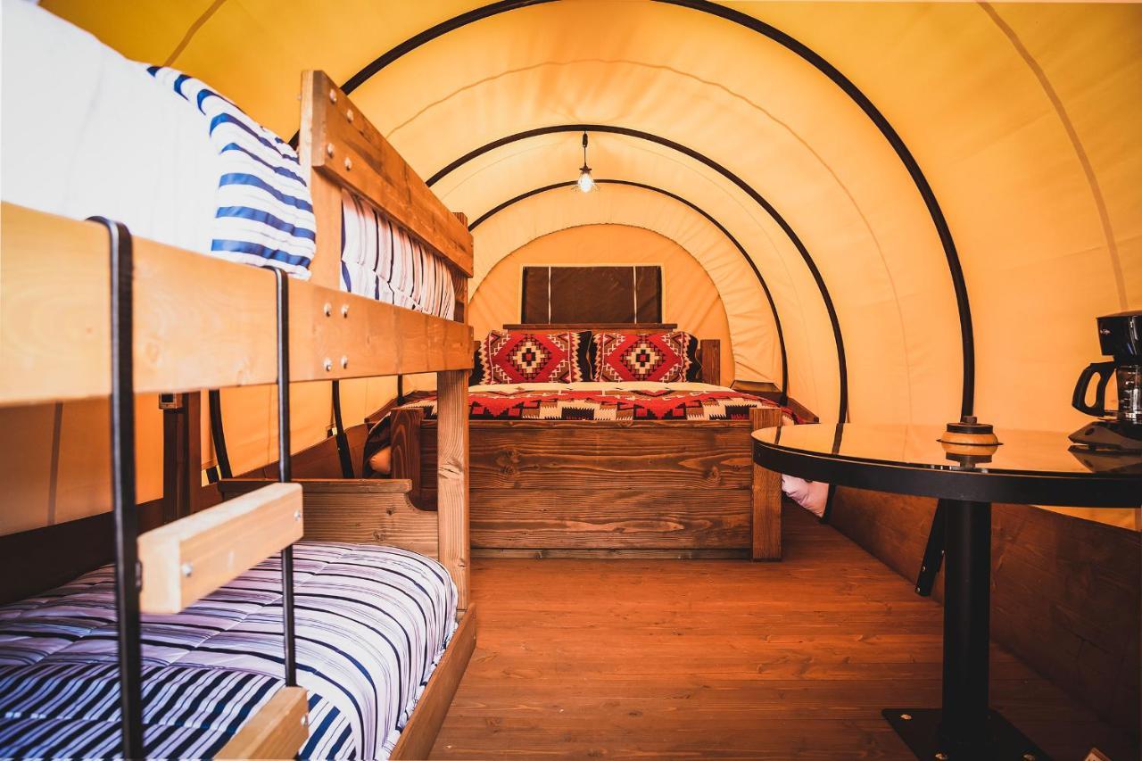 The Big Texan - Cabins And Wagons Amarillo Extérieur photo
