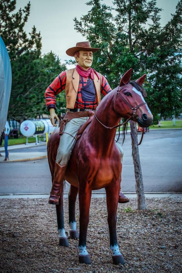 The Big Texan - Cabins And Wagons Amarillo Extérieur photo