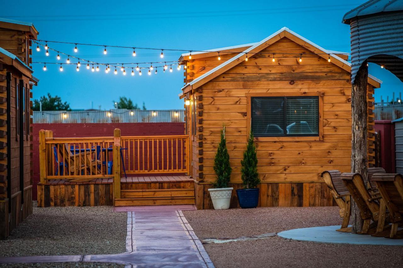 The Big Texan - Cabins And Wagons Amarillo Extérieur photo