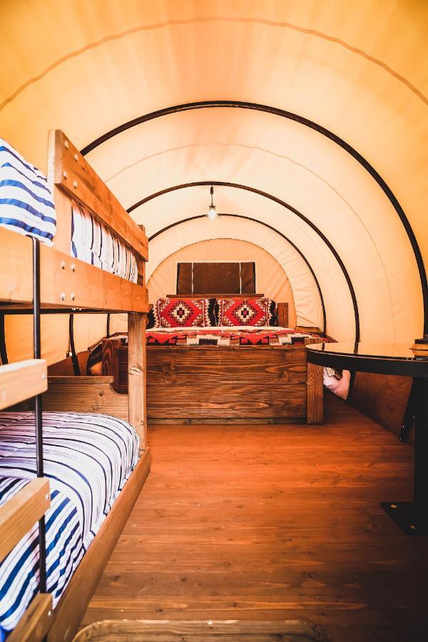 The Big Texan - Cabins And Wagons Amarillo Extérieur photo