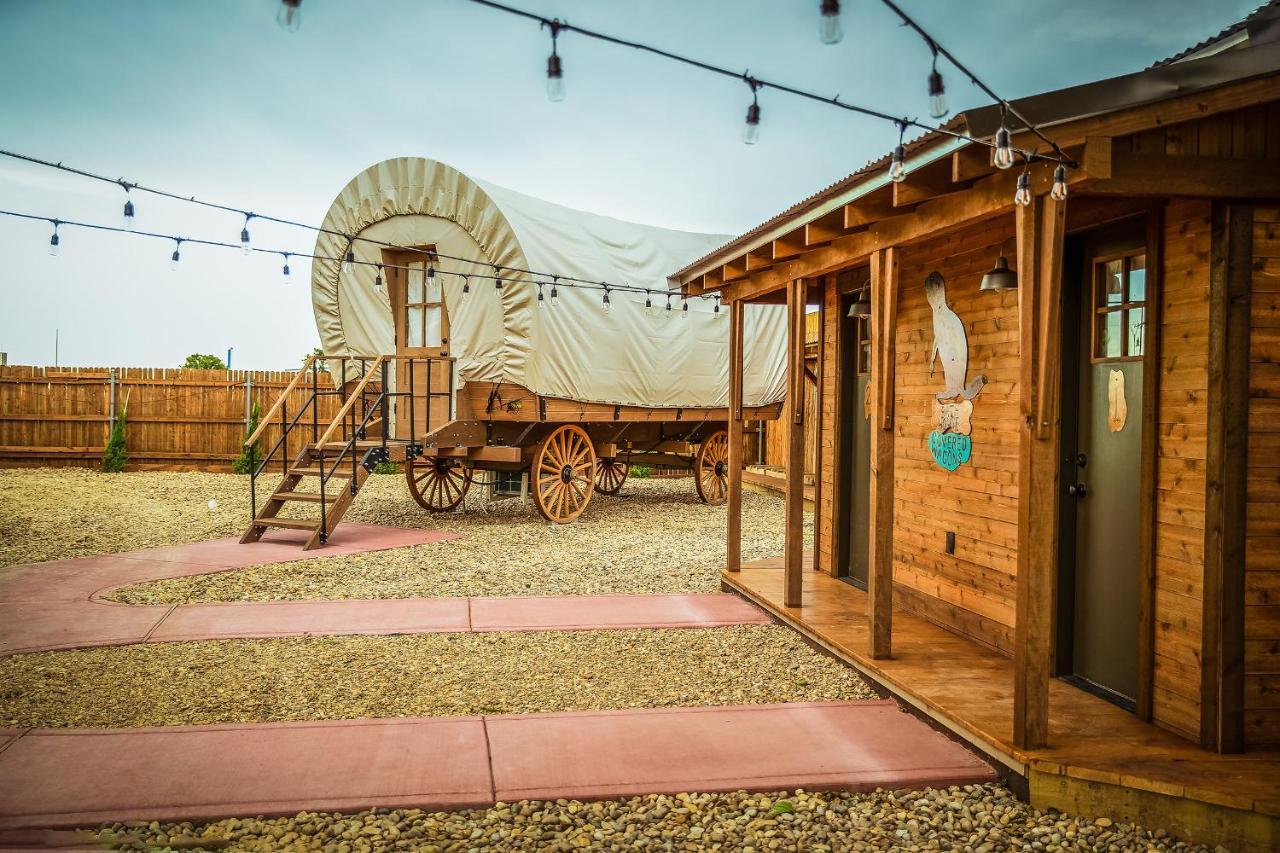 The Big Texan - Cabins And Wagons Amarillo Extérieur photo